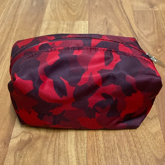 ❤️ Lululemon Feeling Ready Pouch *Mini Lunar New Year Exclusive Rabbit Camo NWT - Picture 3 of 6